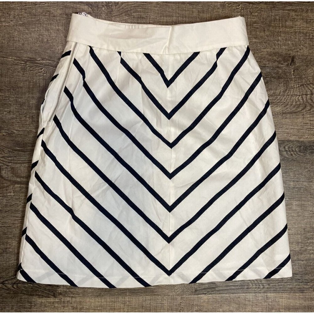 Venus Women’s White Skirt A-Line Black Stripes Size US 2 - Picture 2 of 7